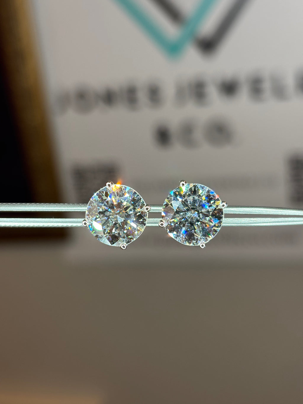 10 CTW EARRINGS NATURAL