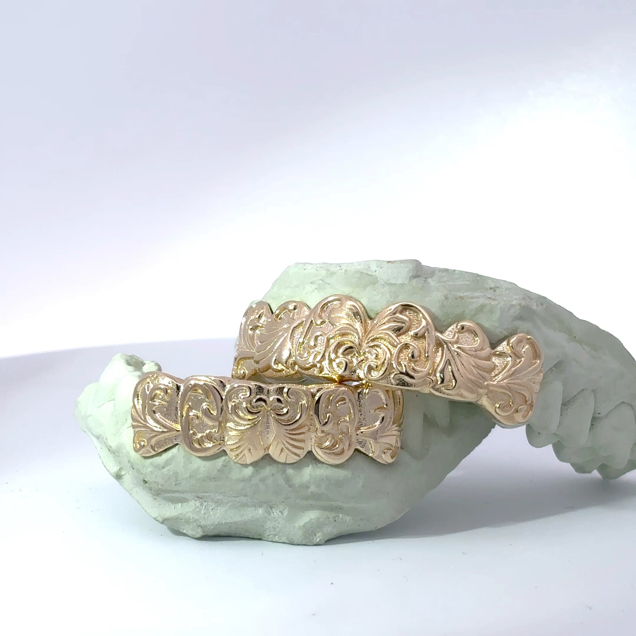 FLORAL GOLD GRILL