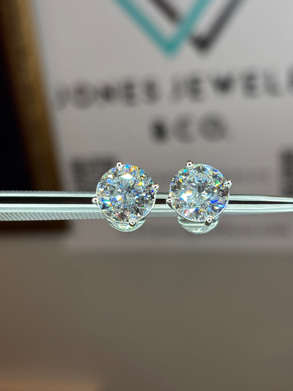 10 CTW EARRINGS NATURAL