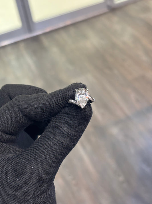 4 CARAT PEAR SHAPE DIAMOND RING