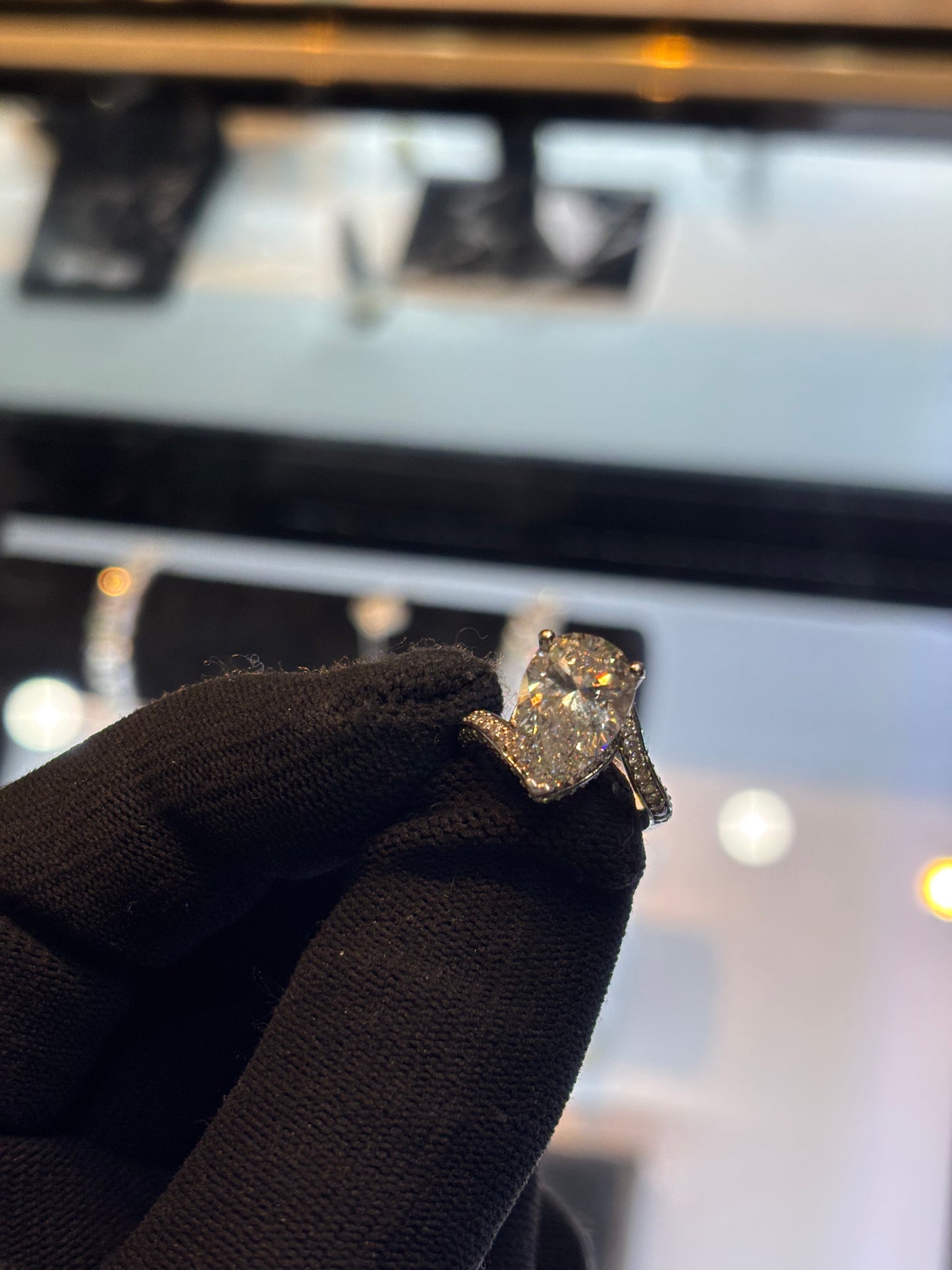 4 CARAT PEAR SHAPE DIAMOND RING