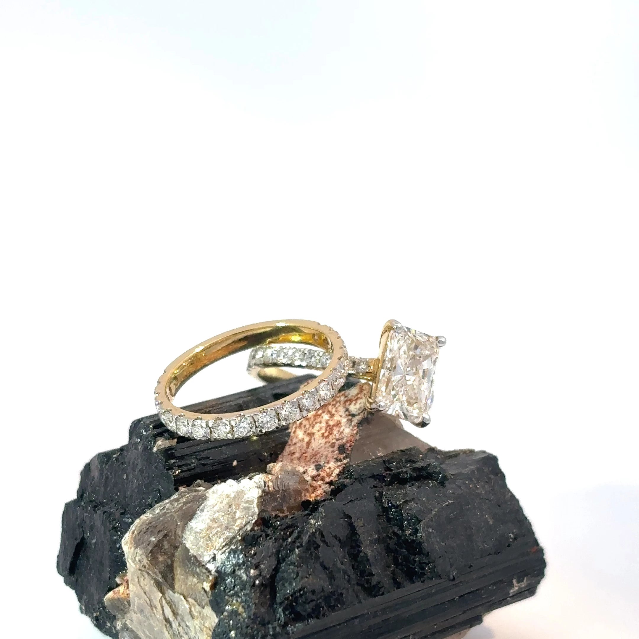 2 CARAT CENTER RADIANT DIAMOND RING