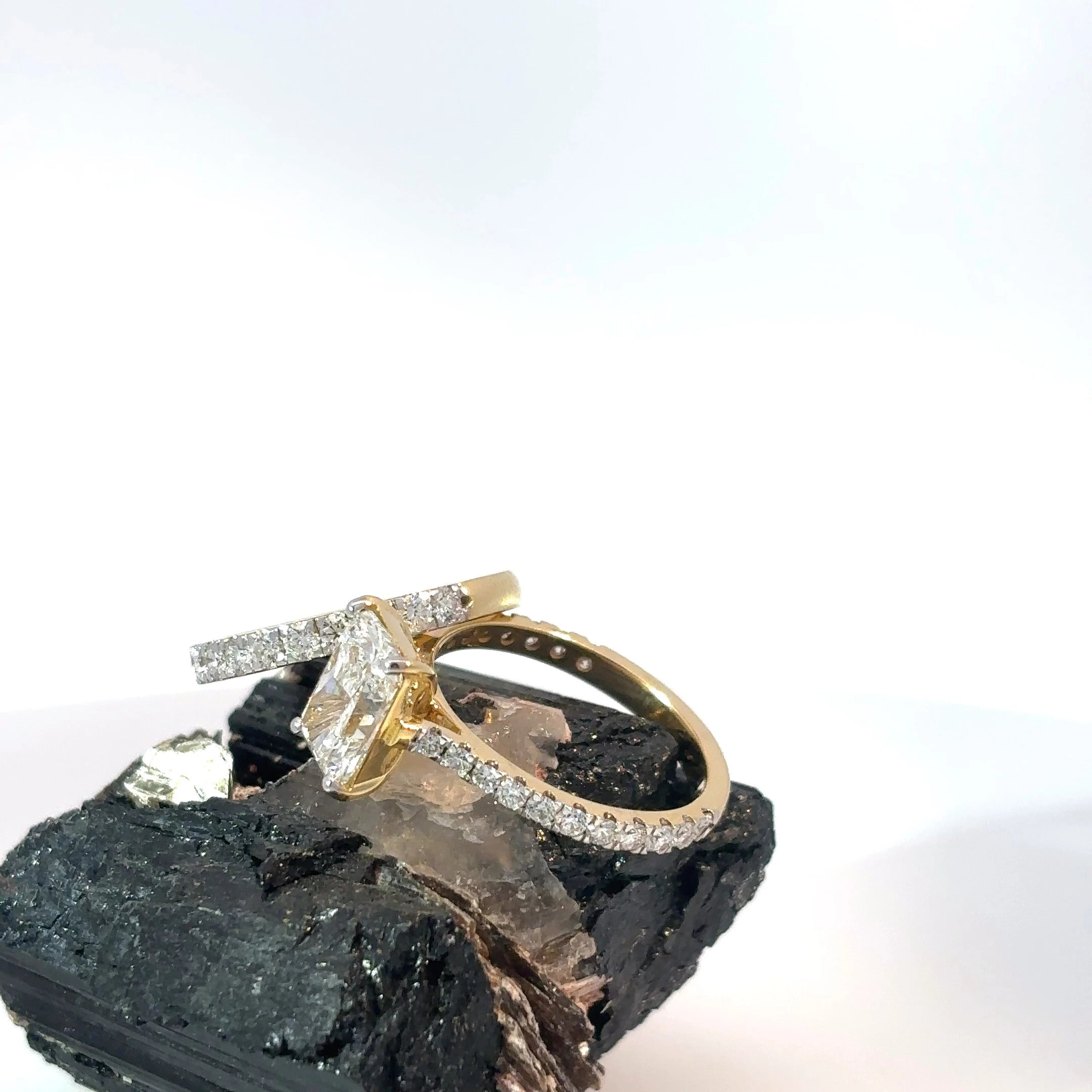 2 CARAT CENTER RADIANT DIAMOND RING
