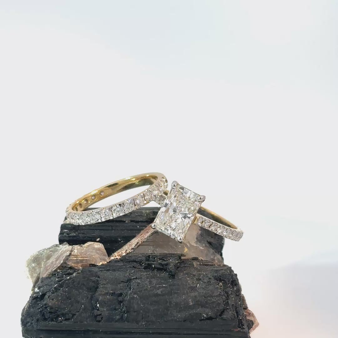 2 CARAT CENTER RADIANT DIAMOND RING