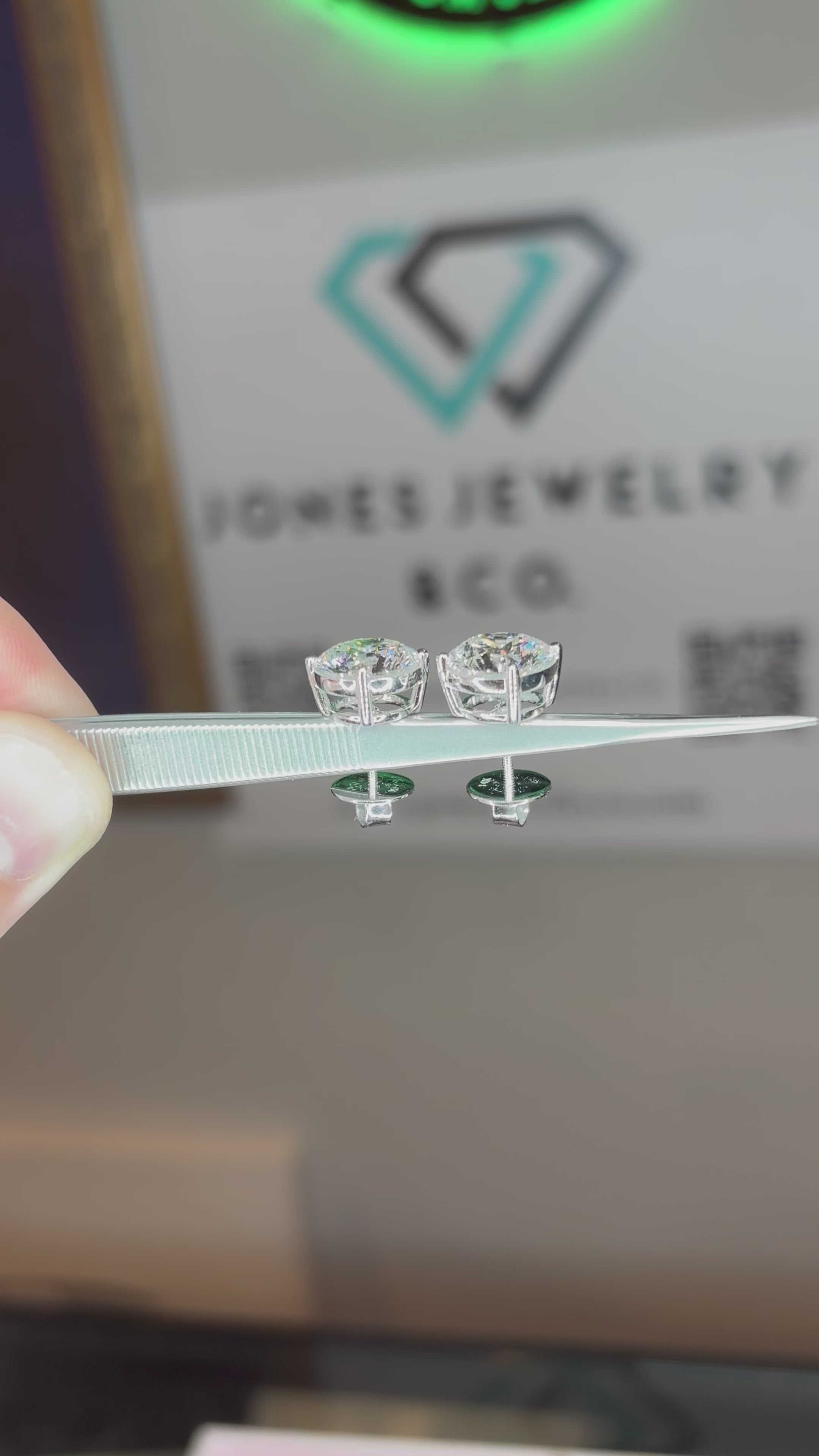 10 CTW EARRINGS NATURAL