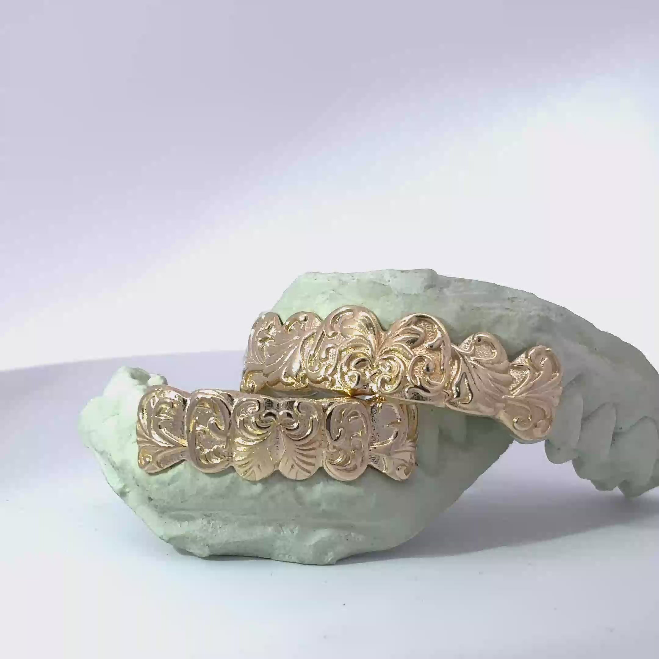 FLORAL GOLD GRILL